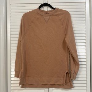 Peach Sweatshirt with side slit.